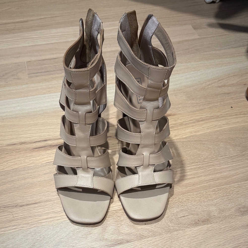Elegant Tan Women's Gladiator Sandals